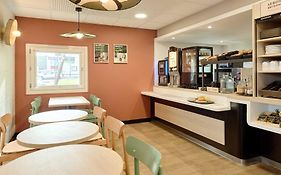 B&B HOTEL Cergy Pierrelaye 3 étoiles